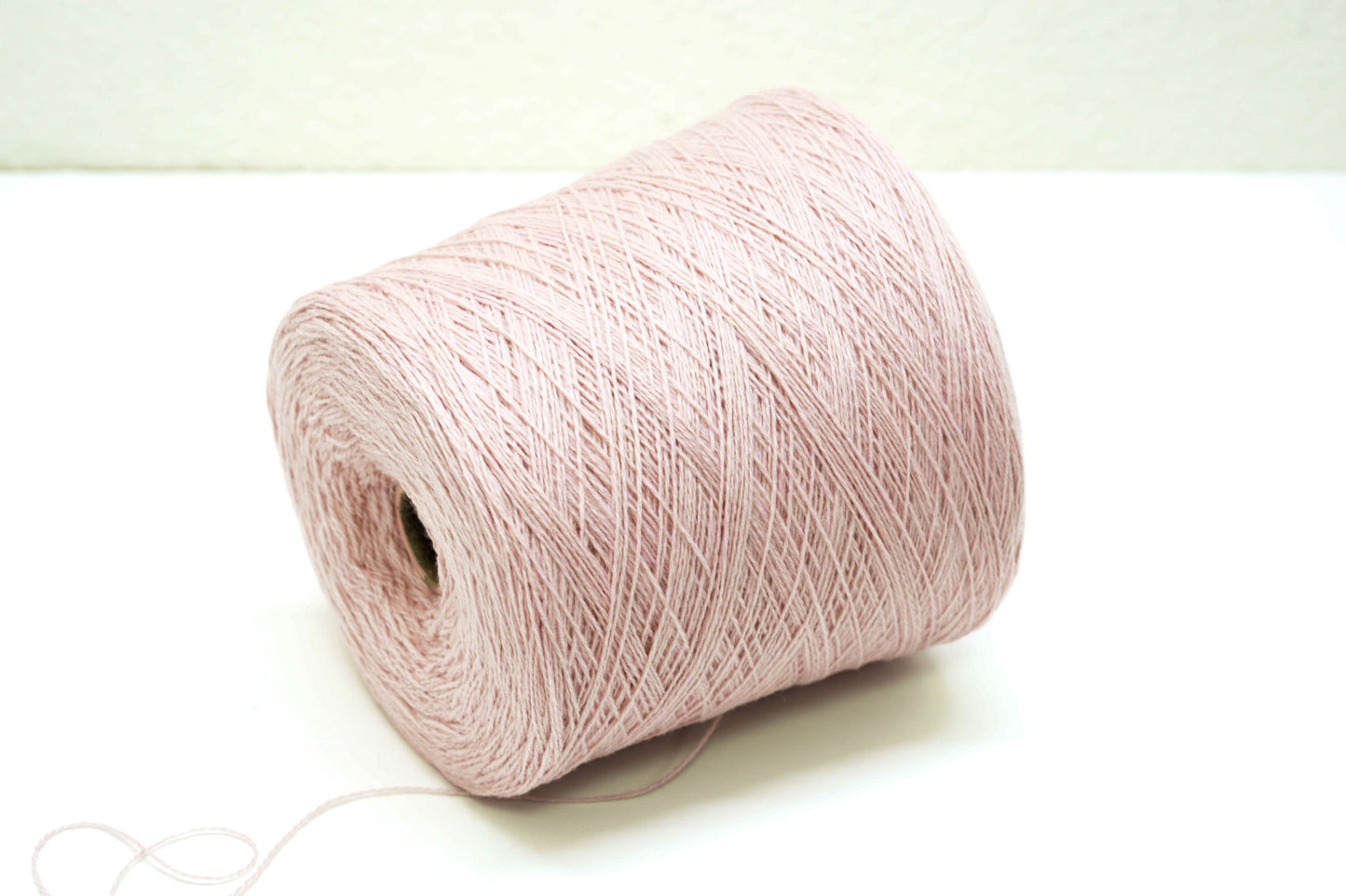 Lightest rose soft merino wool in cone - 900g / 31,7oz. Color 505