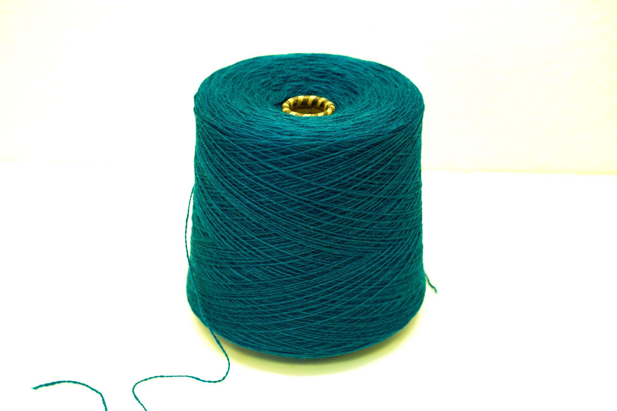 Emerald blue soft merino wool in cone - 900g / 31,7oz.