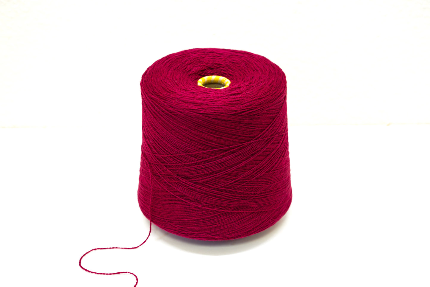 Red wine soft merino wool in cone - 900g / 31,7oz.