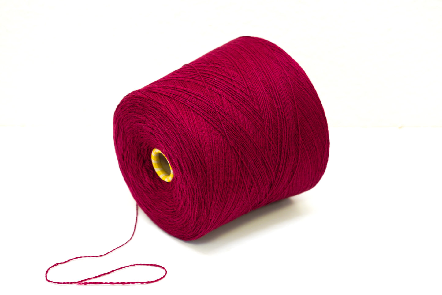 Red wine soft merino wool in cone - 900g / 31,7oz.