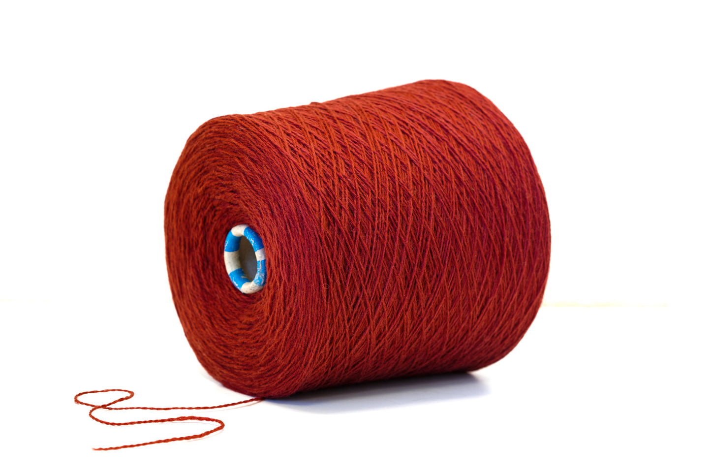 Burnt brick soft merino wool in cone - 900g / 31,7oz.