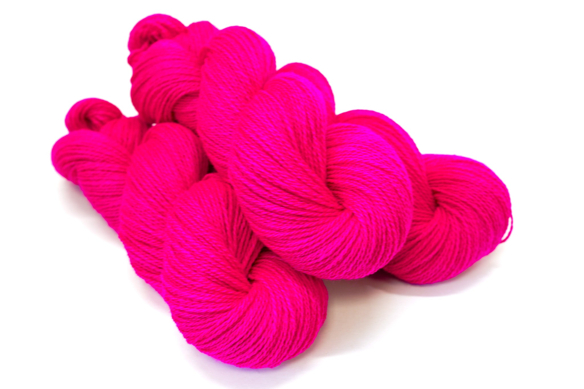 Neon pink New Zealand wool yarn - 107
