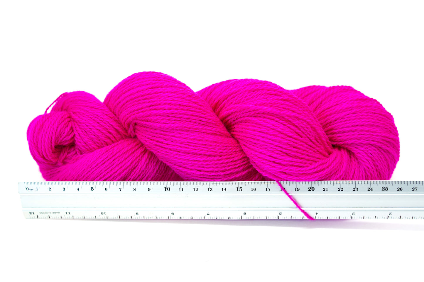 Neon pink New Zealand wool yarn - 107