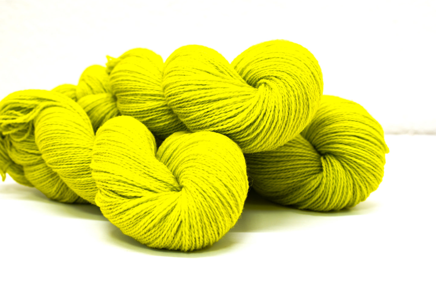 Neon green New Zealand lace wool yarn - 340
