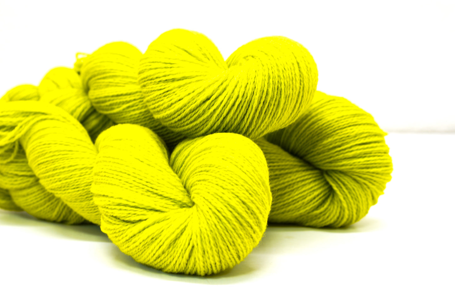 Neon green New Zealand lace wool yarn - 340