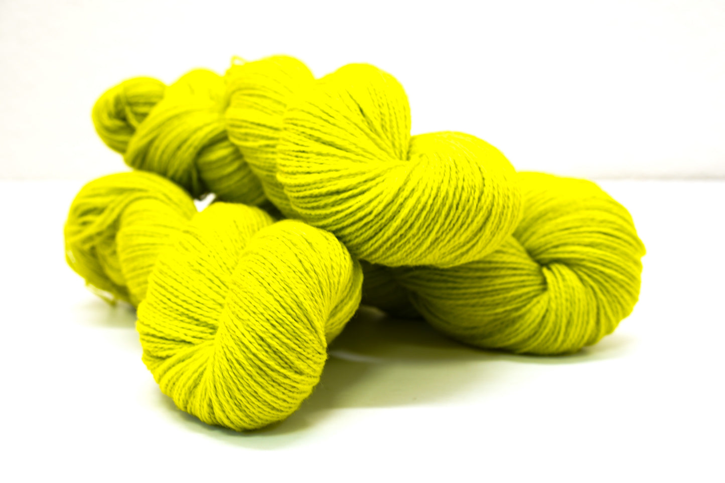 Neon green New Zealand lace wool yarn - 340
