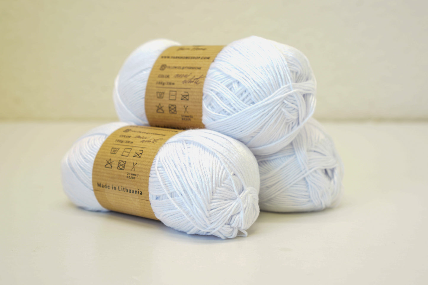 Snow White bamboo yarn - 100g/3,5oz.