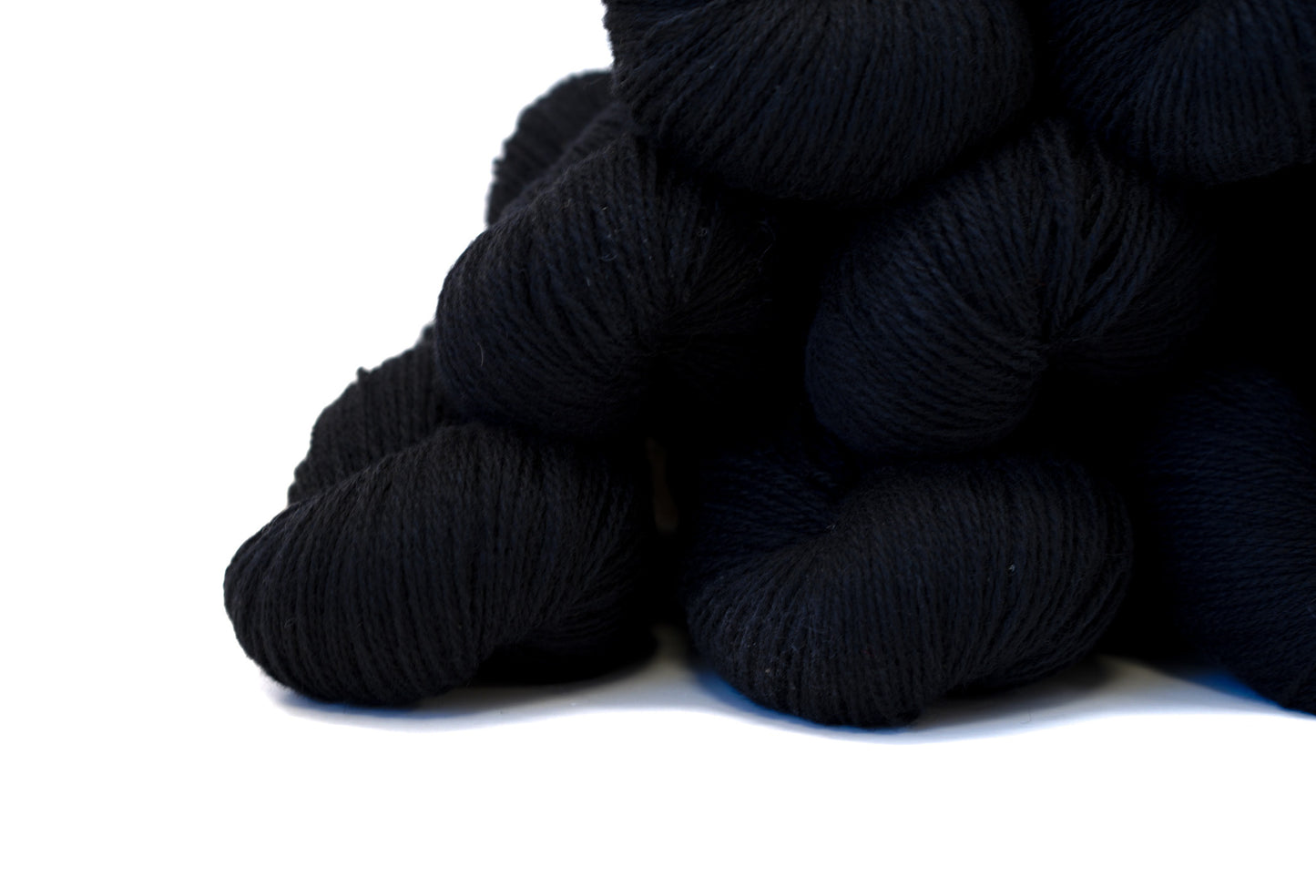 Black color wool blend yarn - 80% wool