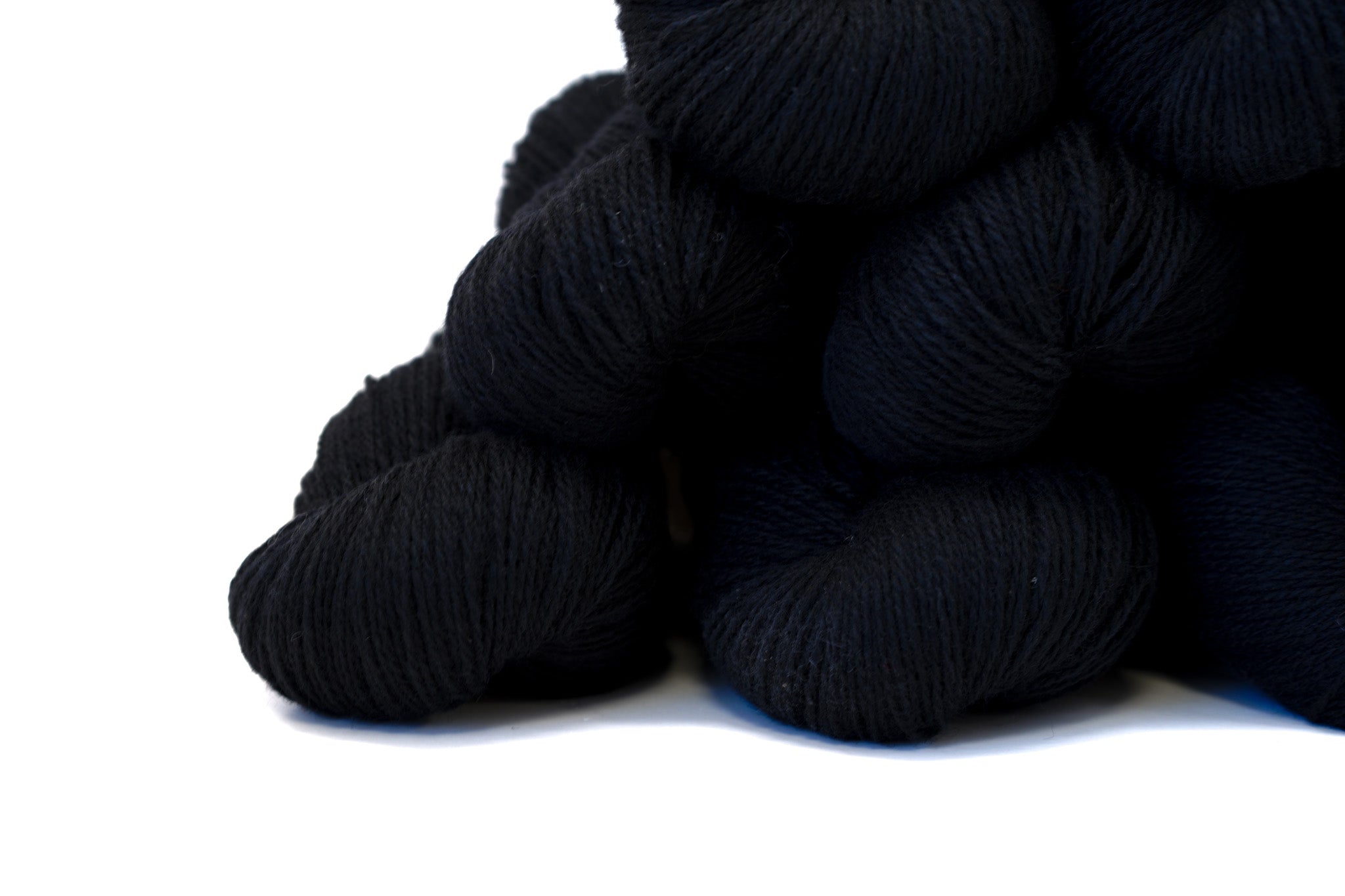 Black color wool blend yarn - 80% wool