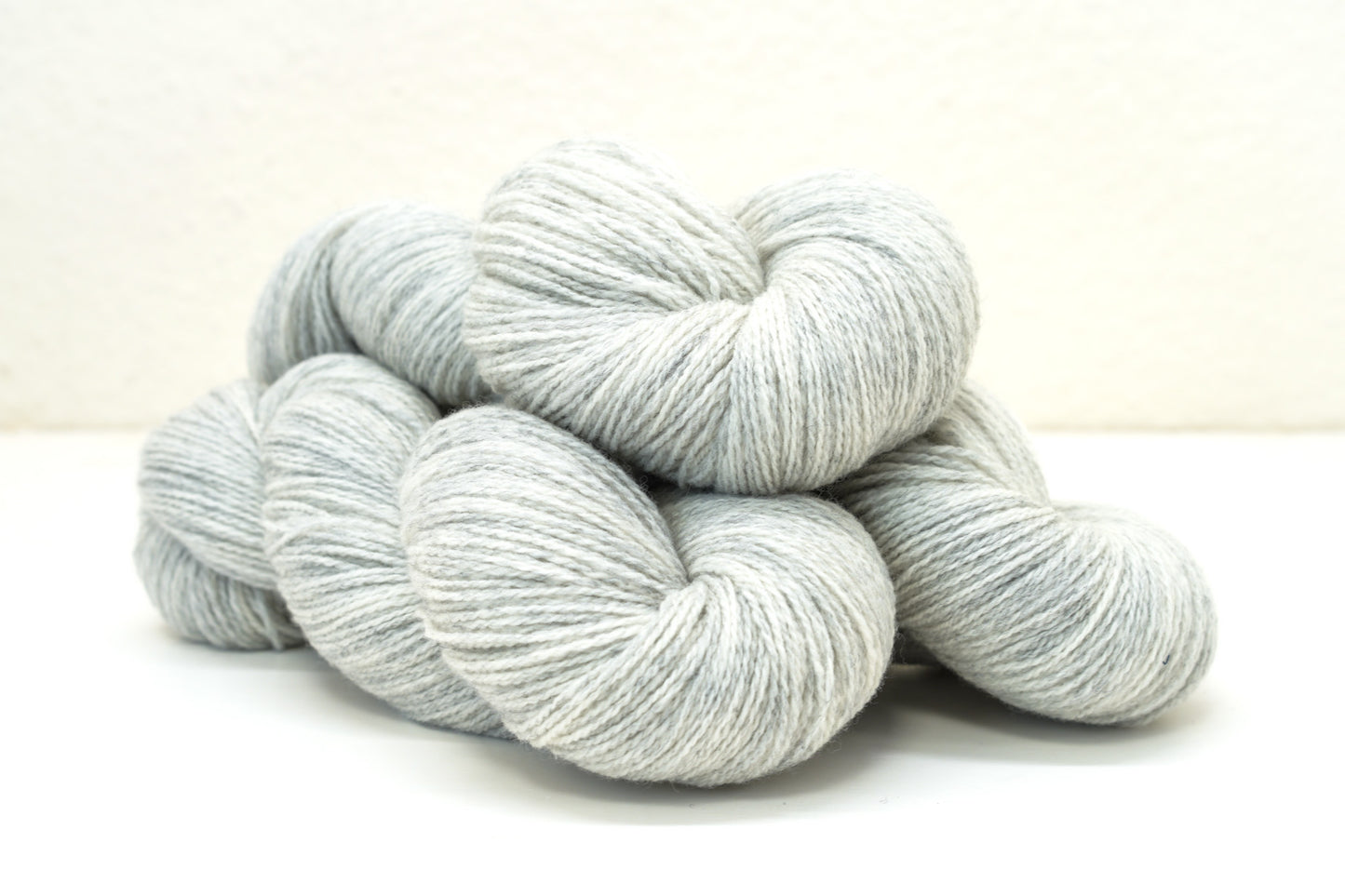 Merino wool yarn samples card in 32 colors