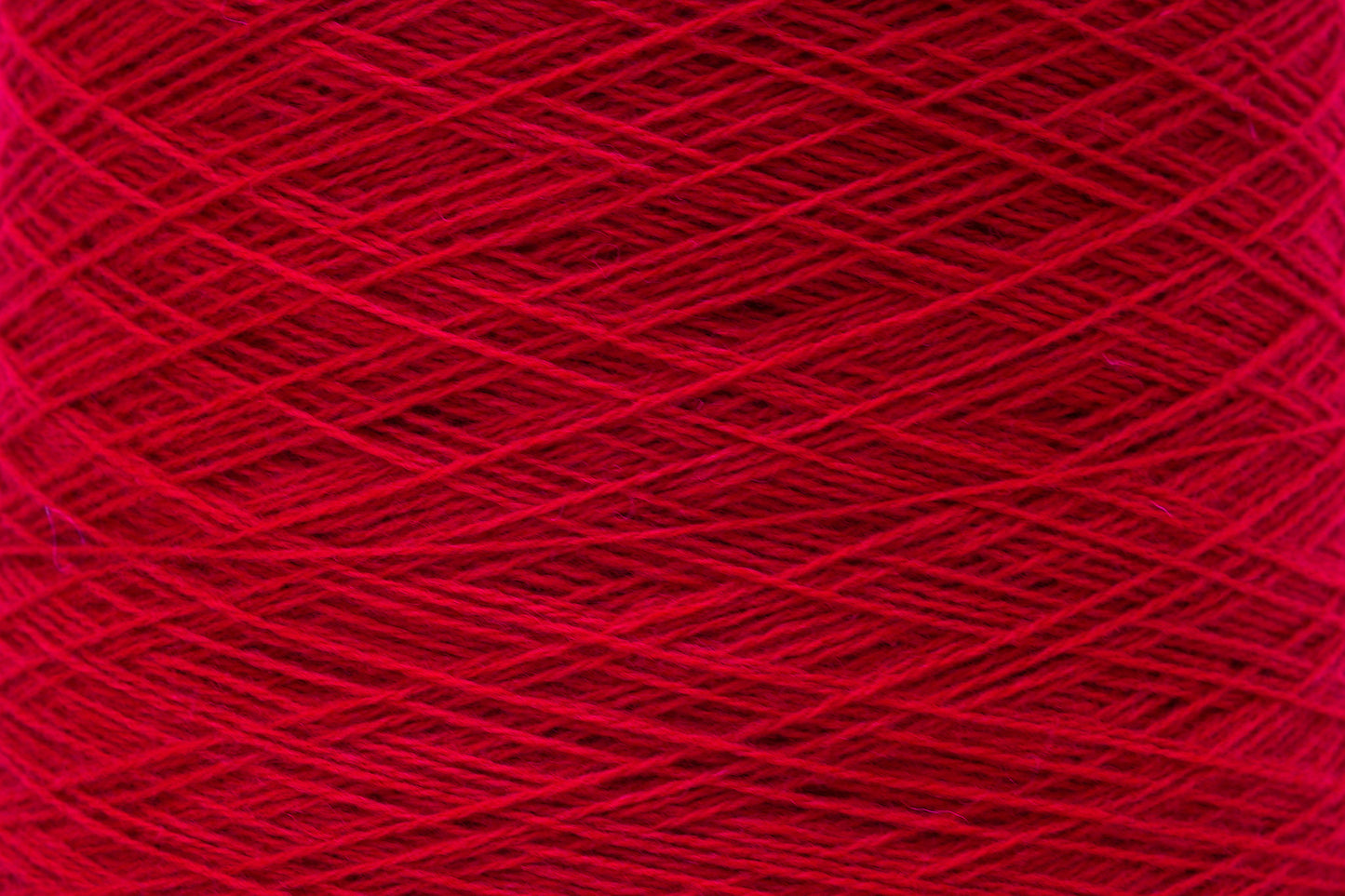 Bright red soft merino wool in cone - 900g / 31,7oz.