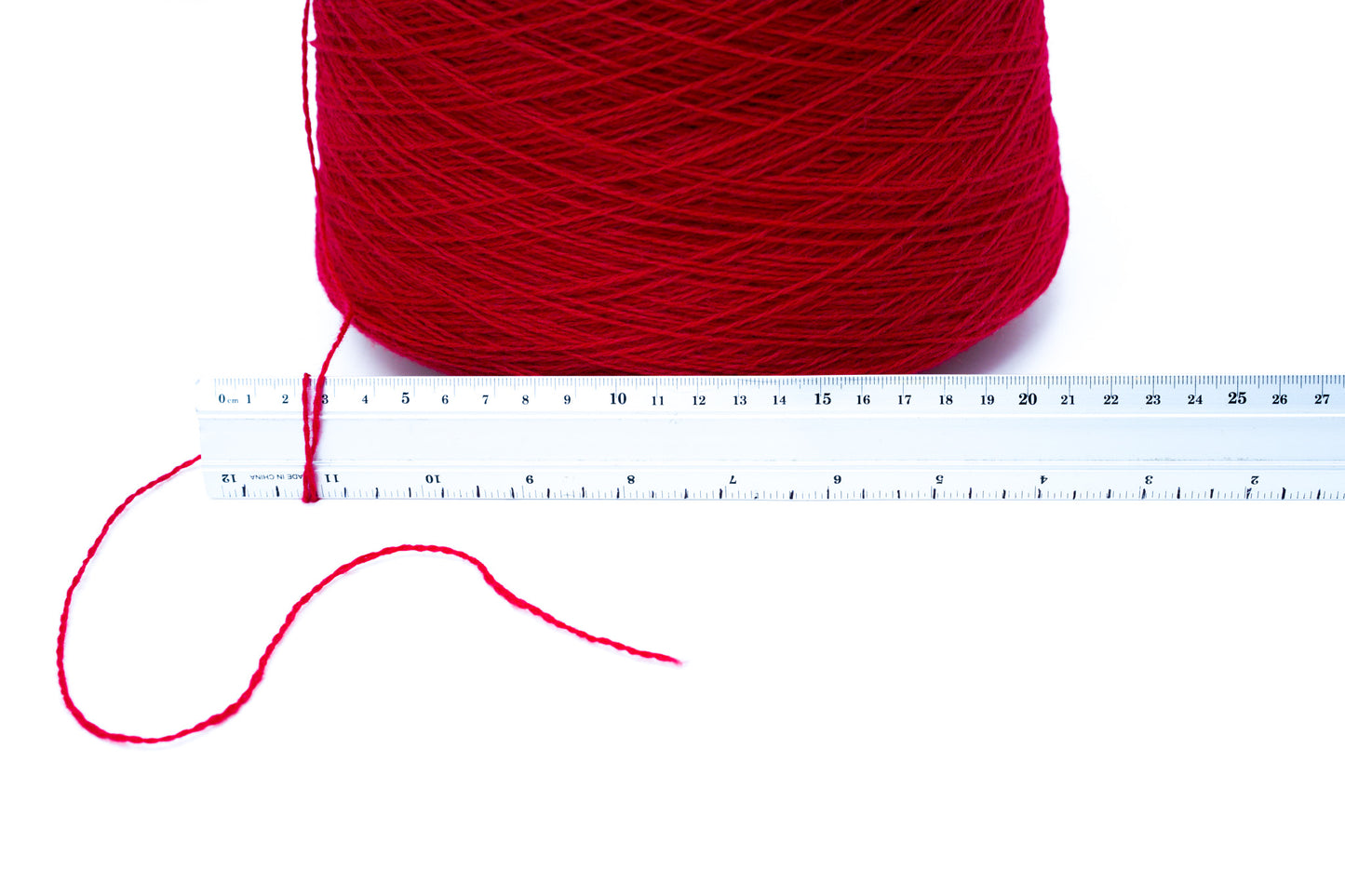 Bright red soft merino wool in cone - 900g / 31,7oz.