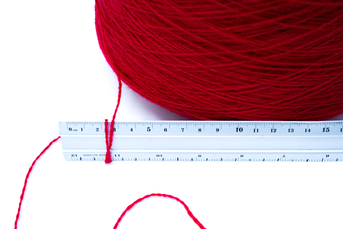 Bright red soft merino wool in cone - 900g / 31,7oz.