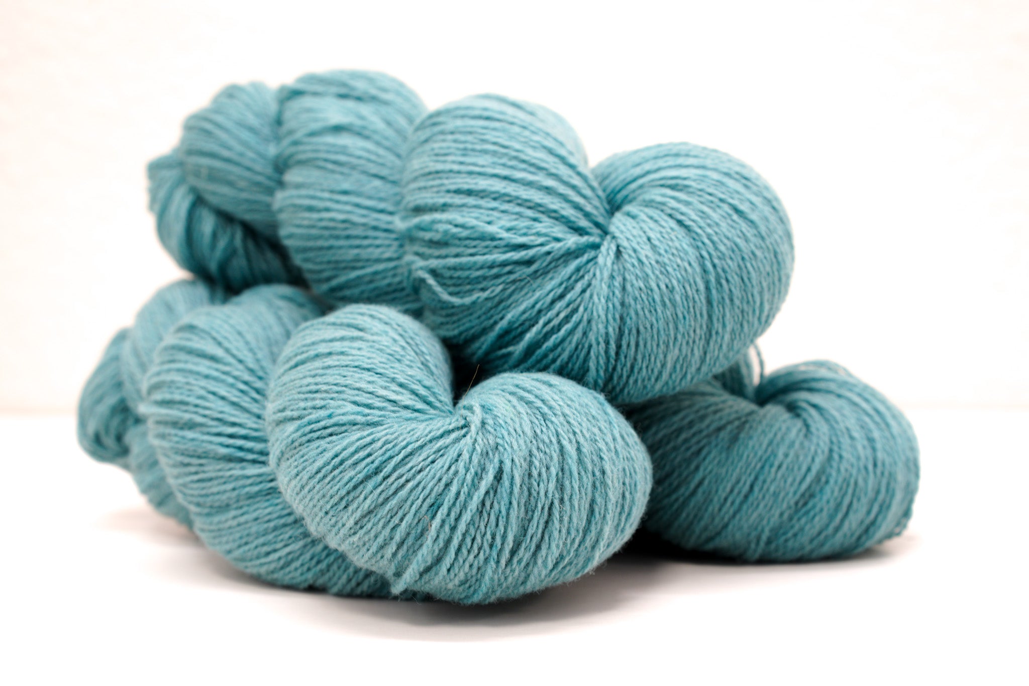 Merino wool yarn samples card in 32 colors