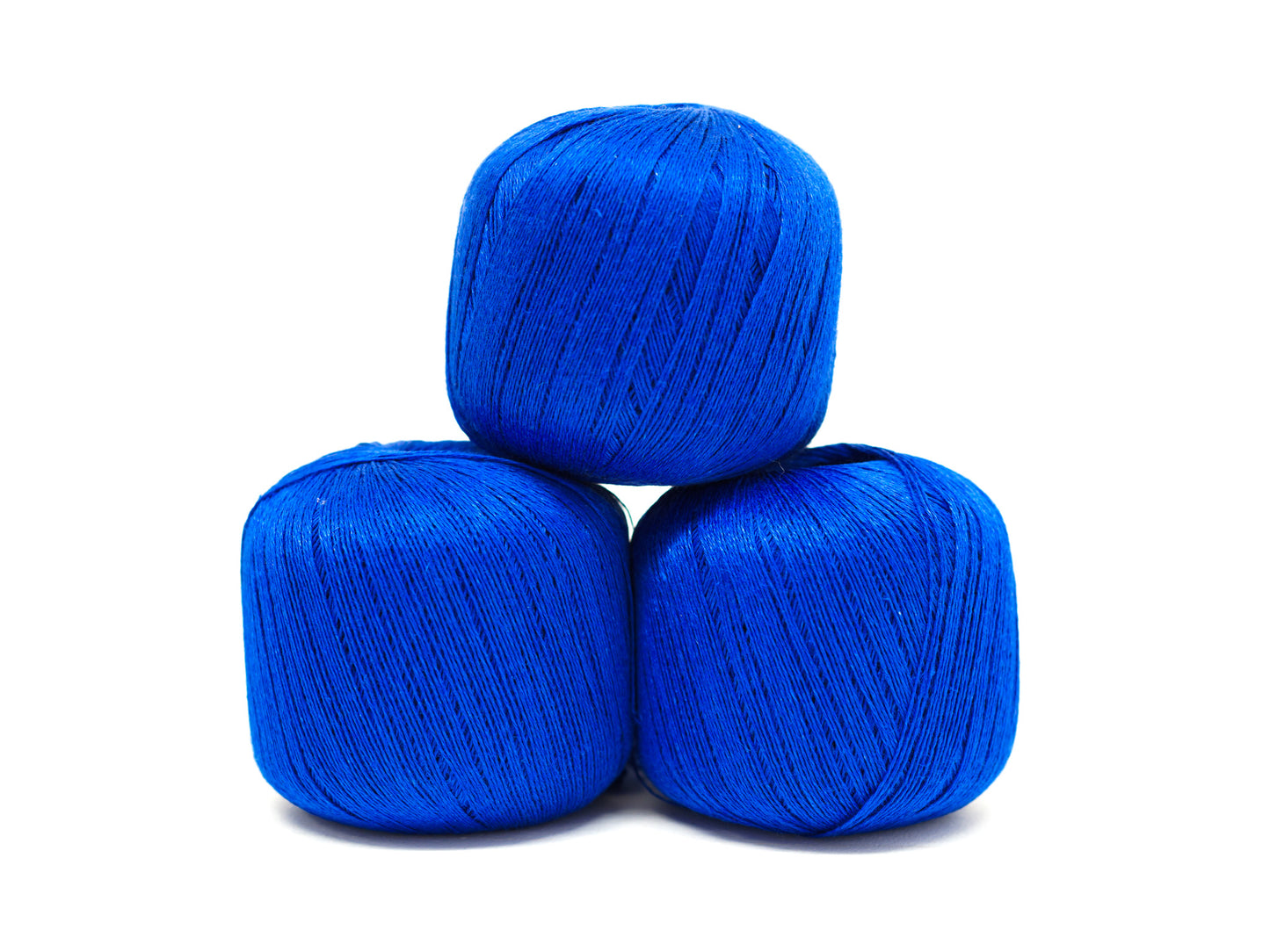 100% linen yarn in Royal blue color 100g/660m.