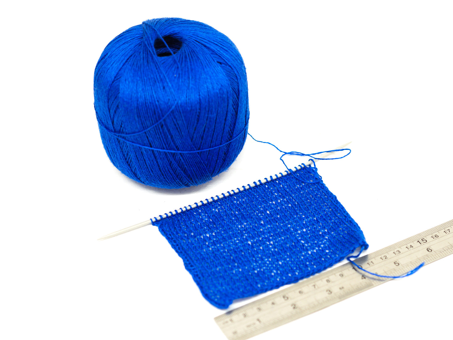 100% linen yarn in Royal blue color 100g/660m.