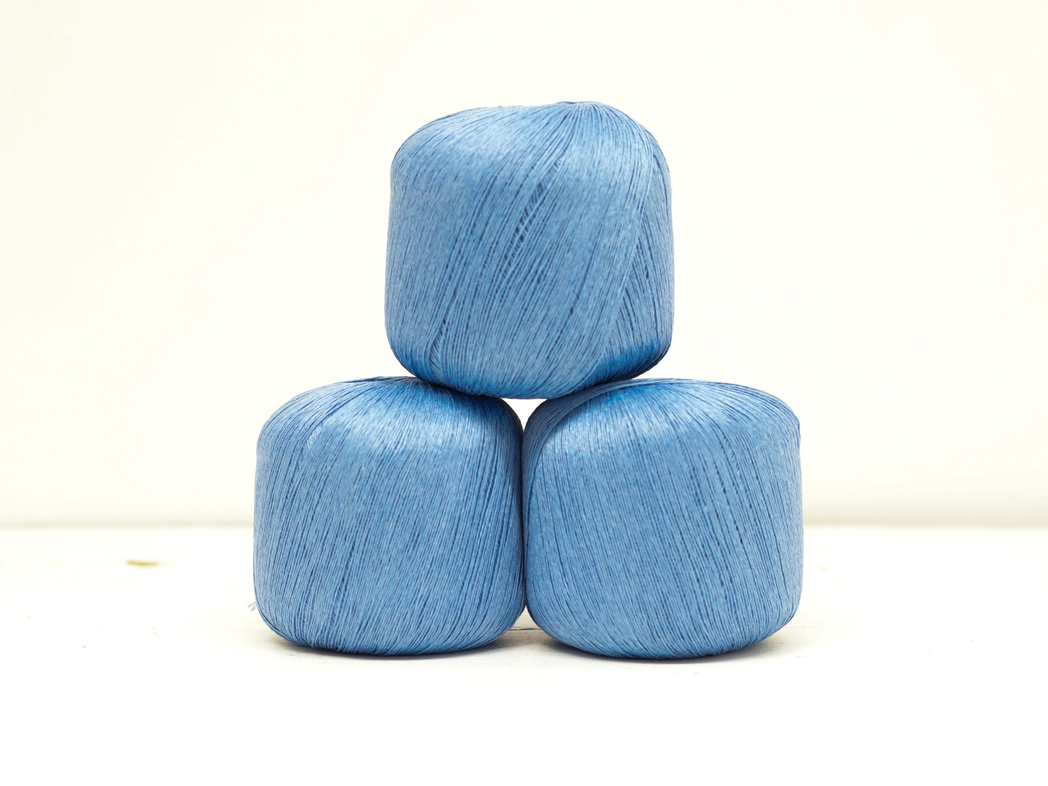 100% linen yarn in steel blue color 100g/600m.