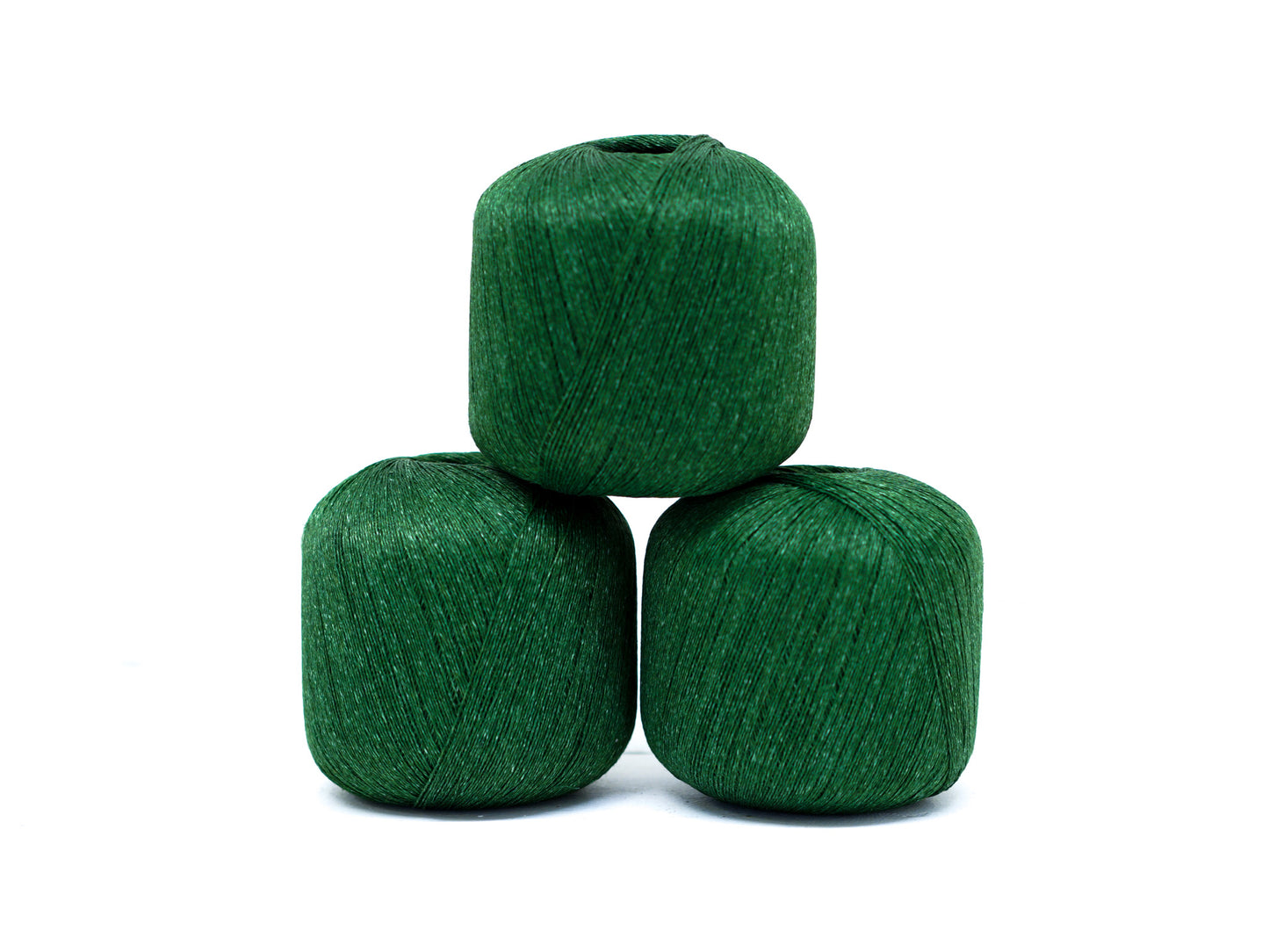 100% linen yarn in green mélange color 100g./600m.