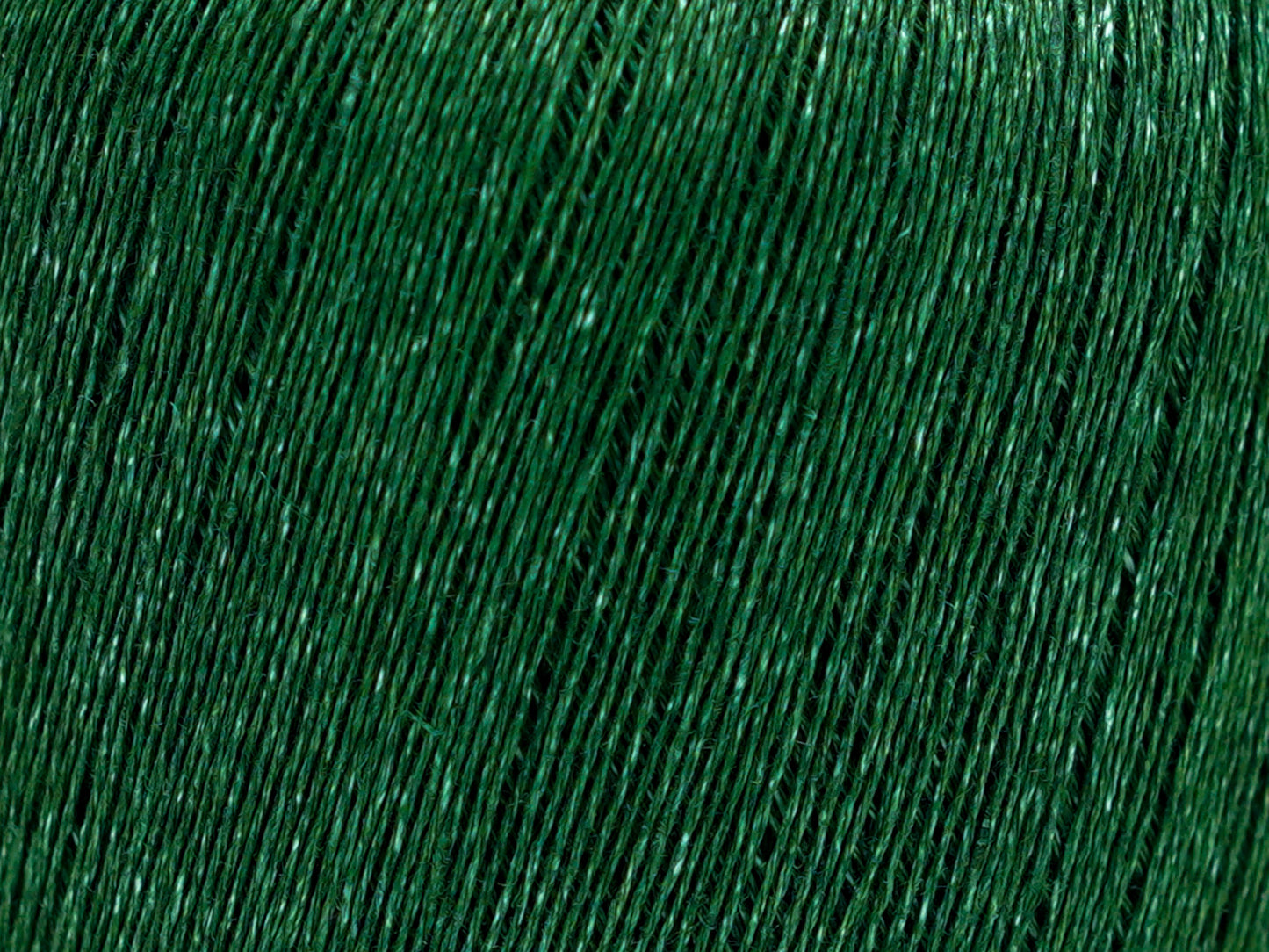 100% linen yarn in green mélange color 100g./600m.