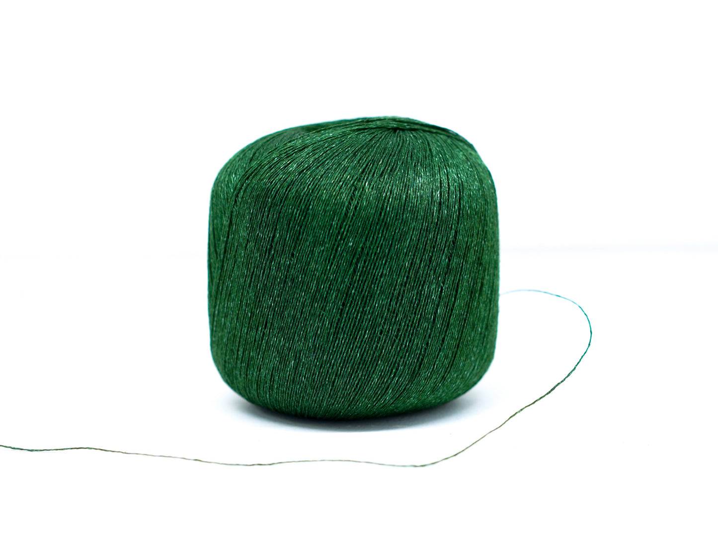 100% linen yarn in green mélange color 100g./600m.