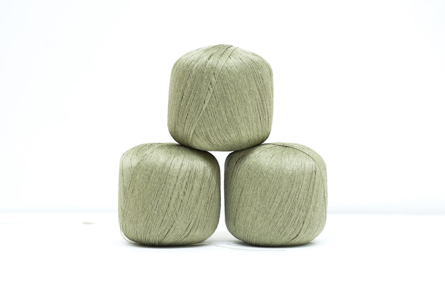 Linen yarn in military green color