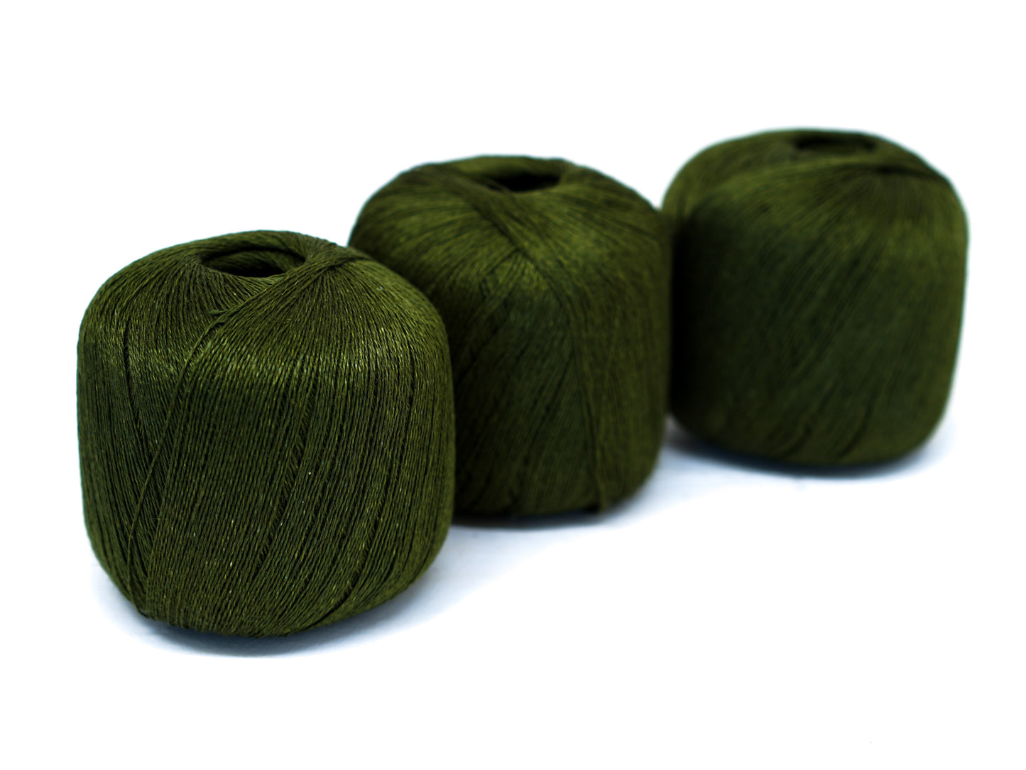 100% linen yarn in deep green mélange color 100g/475m