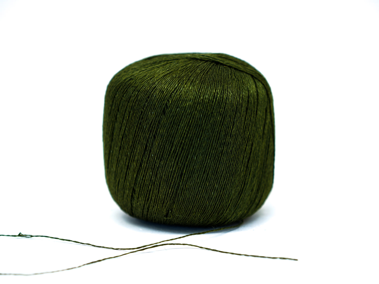 100% linen yarn in deep green mélange color 100g/475m