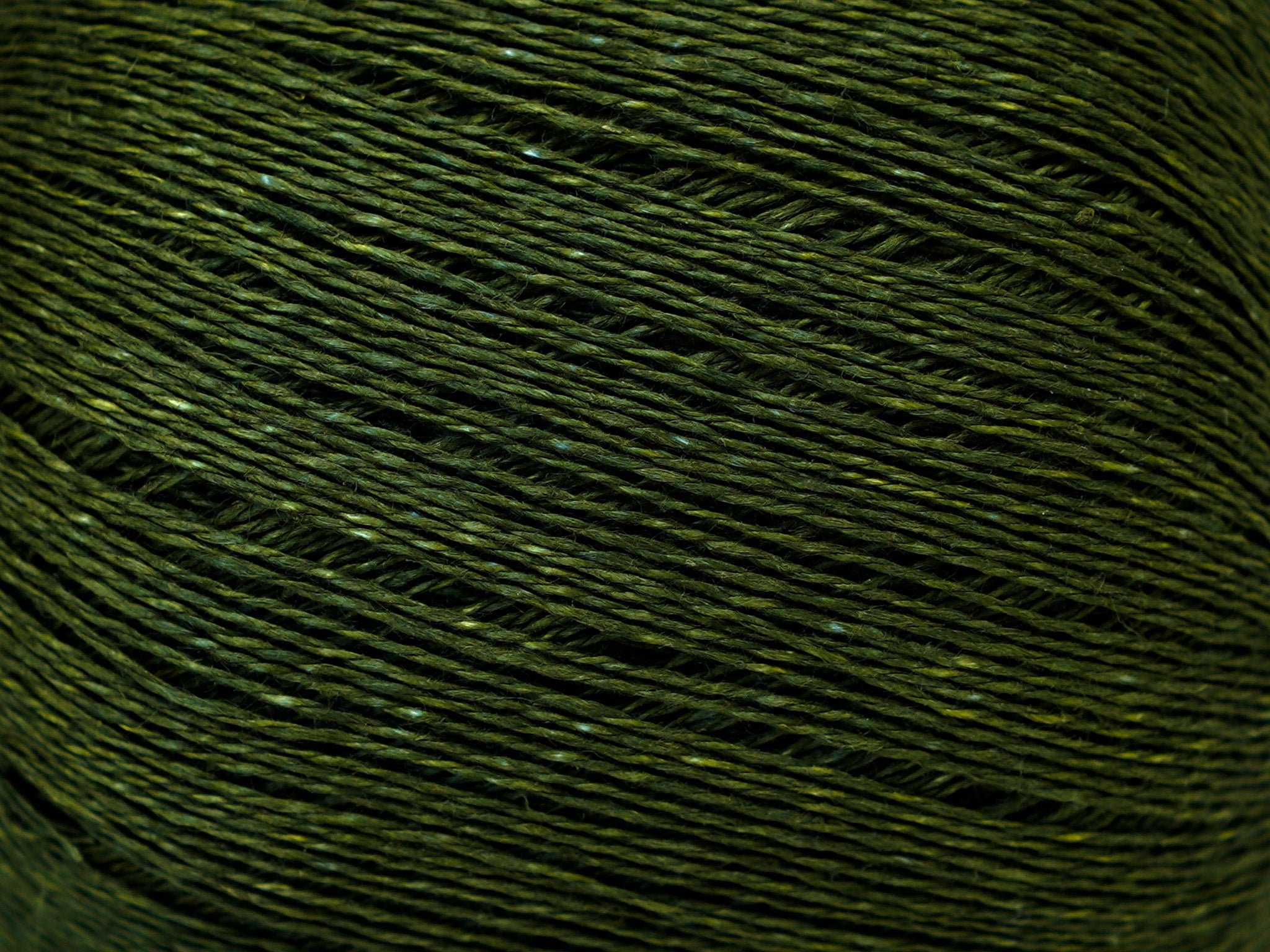 100% linen yarn in deep green mélange color 100g/475m