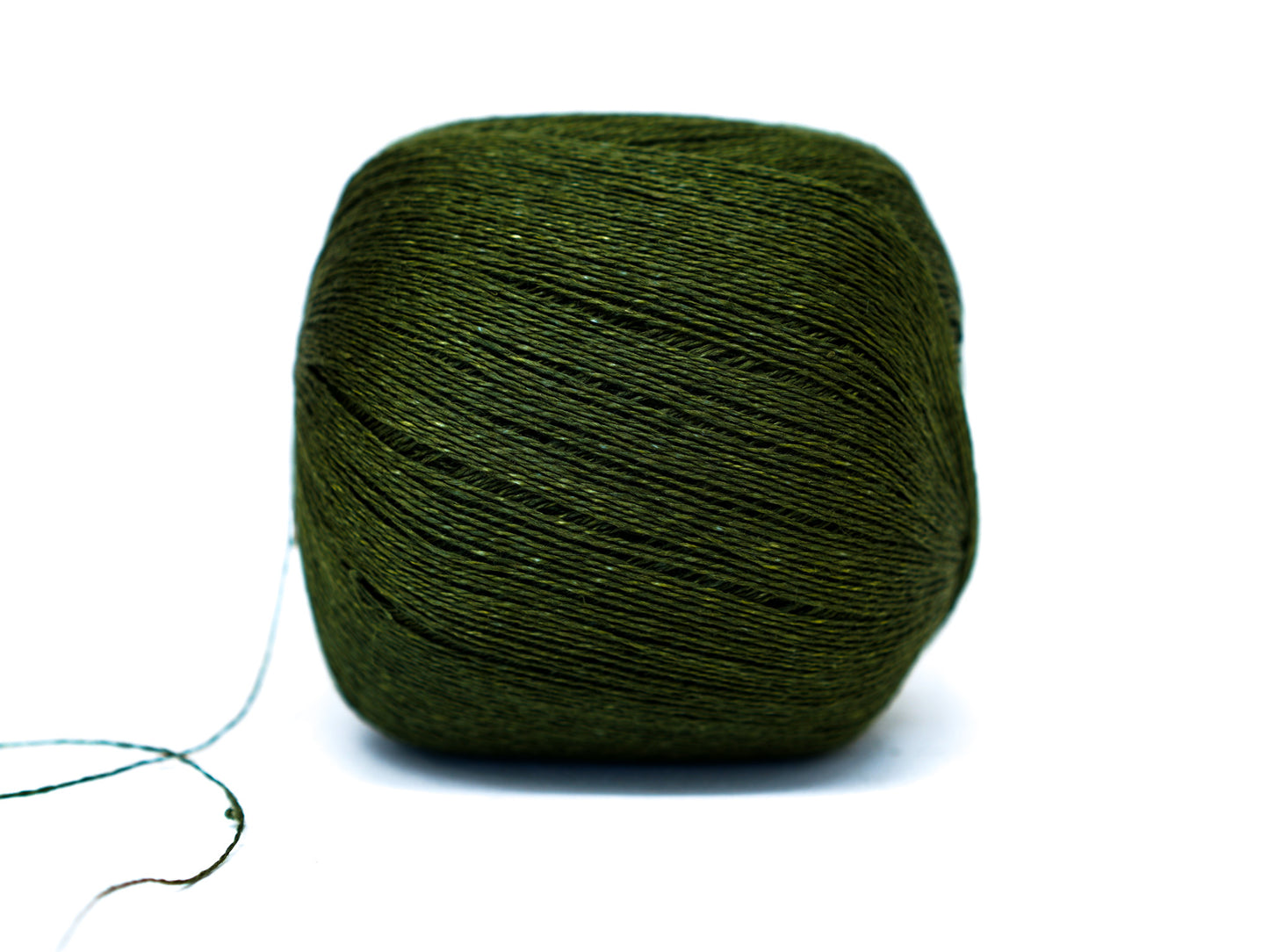 100% linen yarn in deep green mélange color 100g/475m