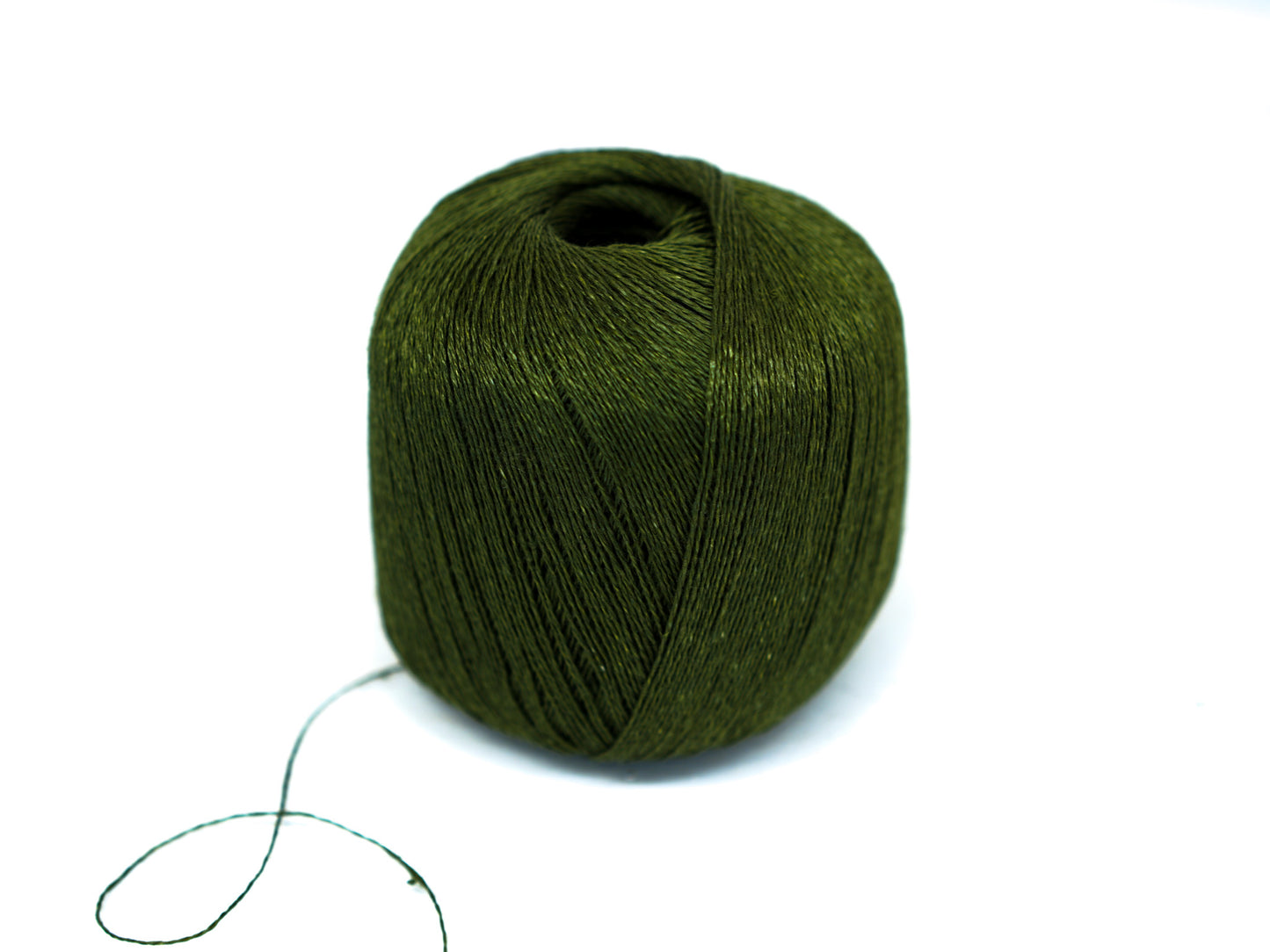 100% linen yarn in deep green mélange color 100g/475m