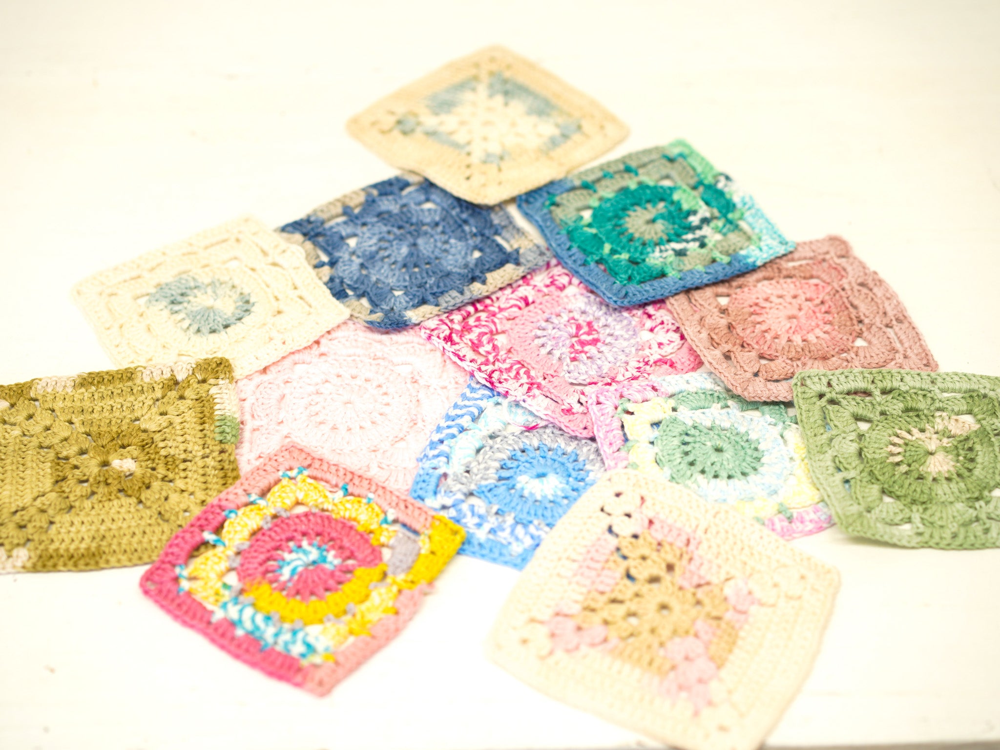 SESIA Bimbo Baumwollgarn in Gelb-Blau-Rosa – 100 % Baumwolle – 50 g / 178 m