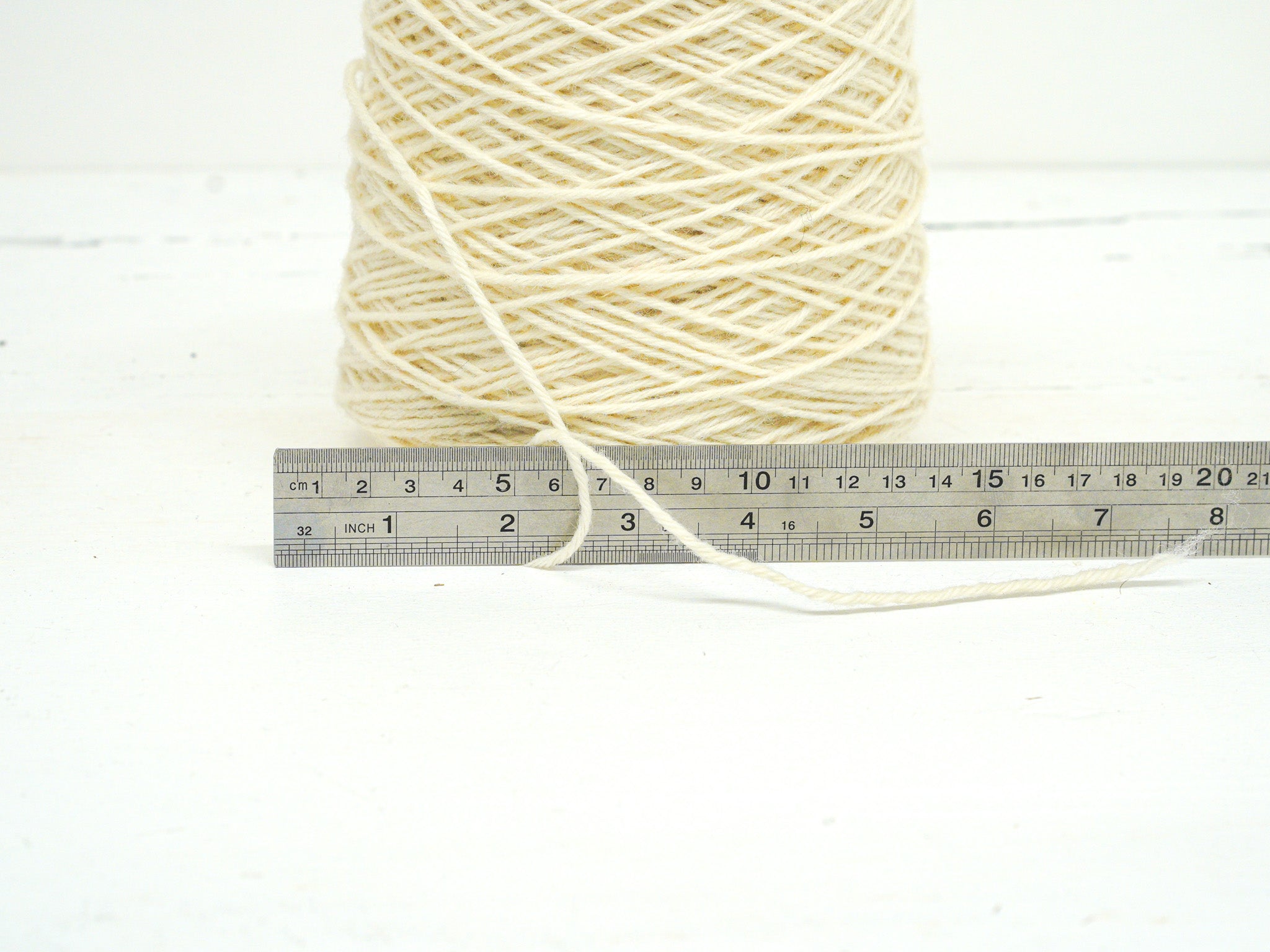 Milk-white tufting wool in cone - 500g