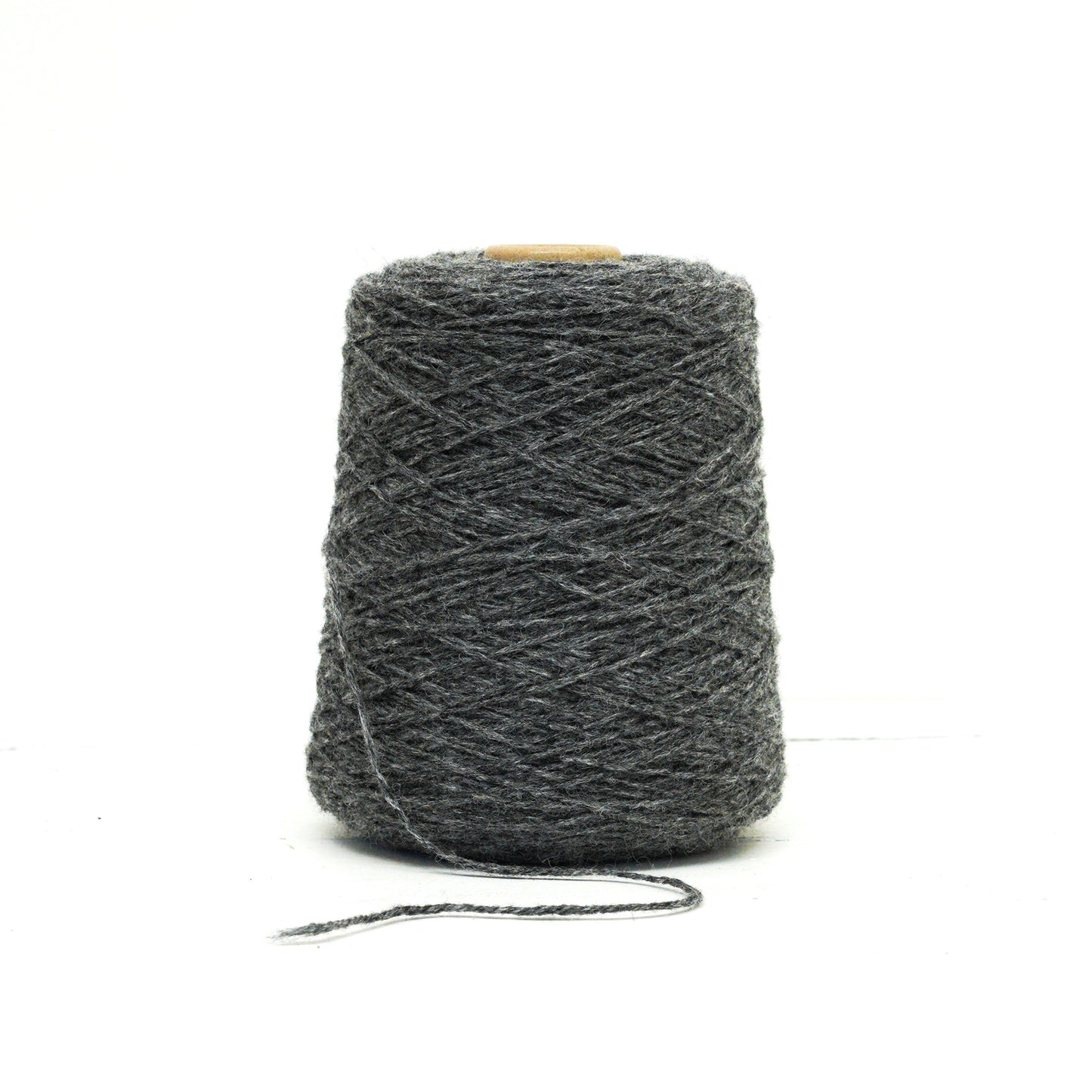 Graphite grey wool yarn - 206