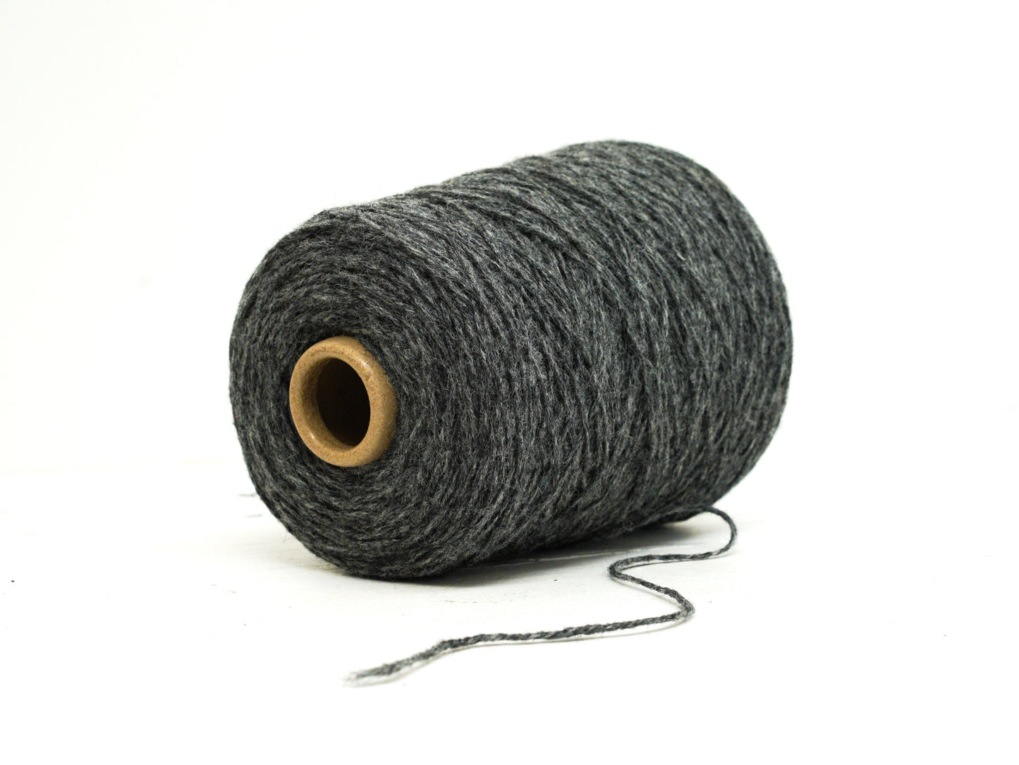 Graphite grey wool yarn - 206