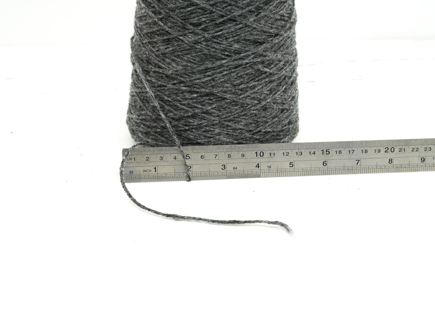 Graphite grey wool yarn - 206