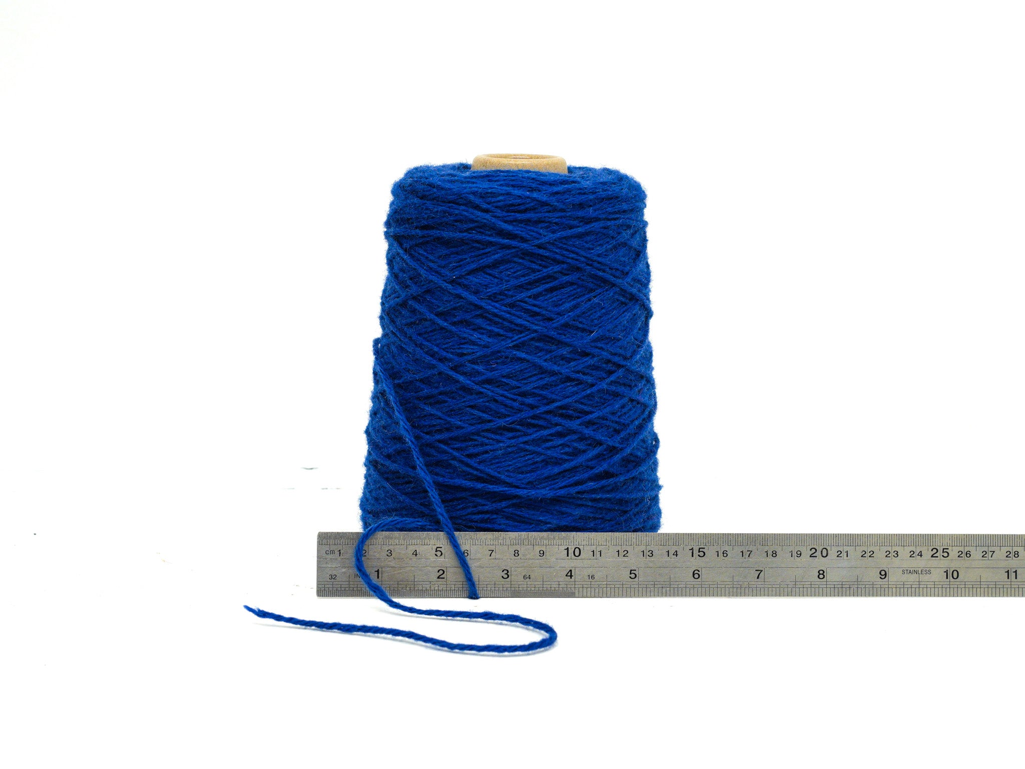 Ink blue wool yarn - 450