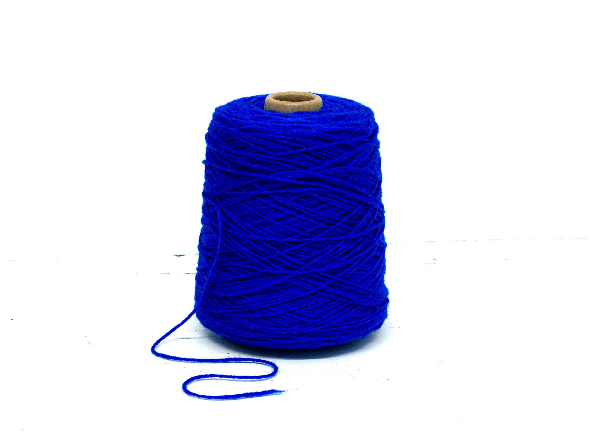 Royal blue Carpet wool in cone - 460