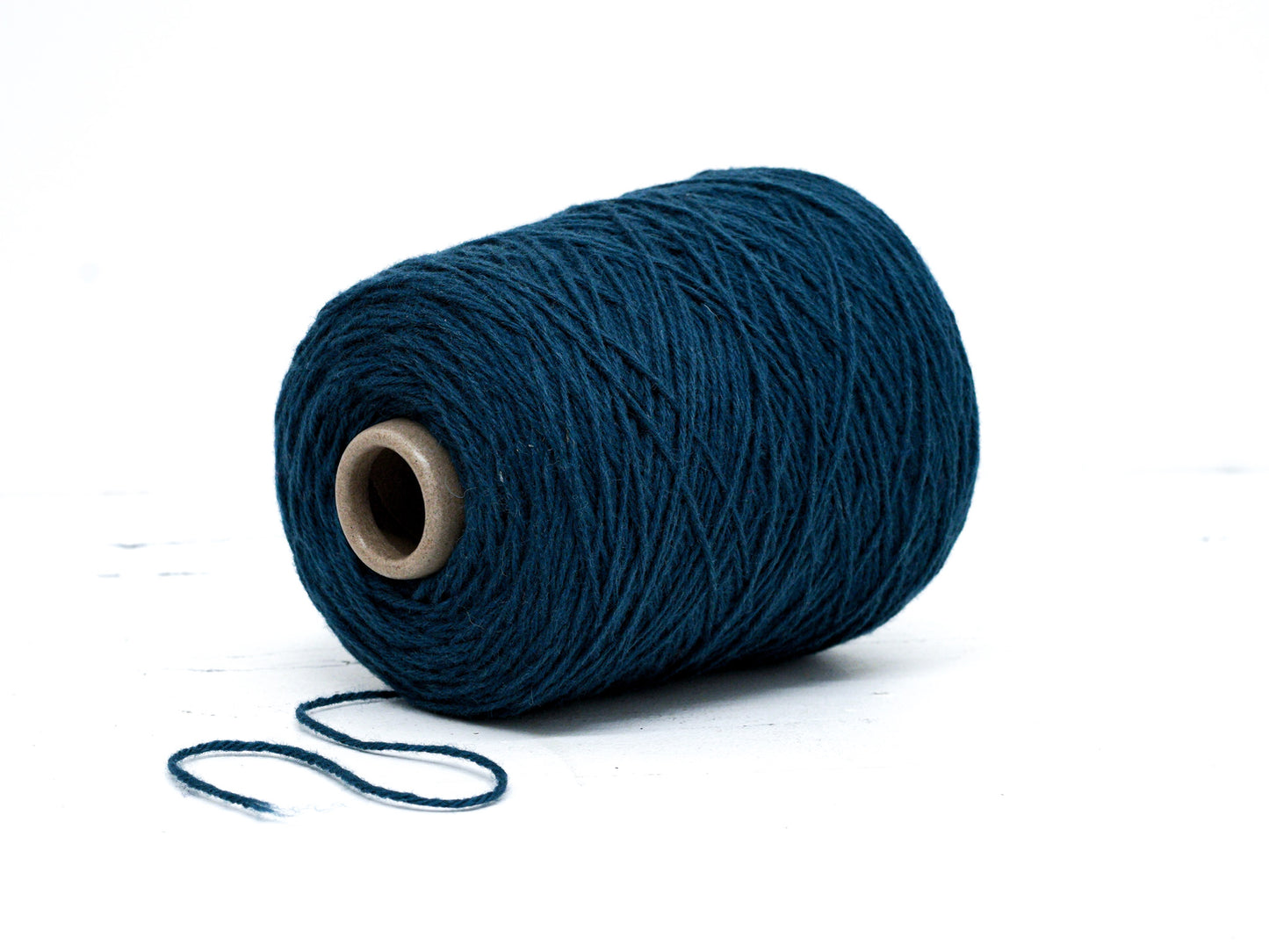 Emerald blue Carpet wool in cone - 385