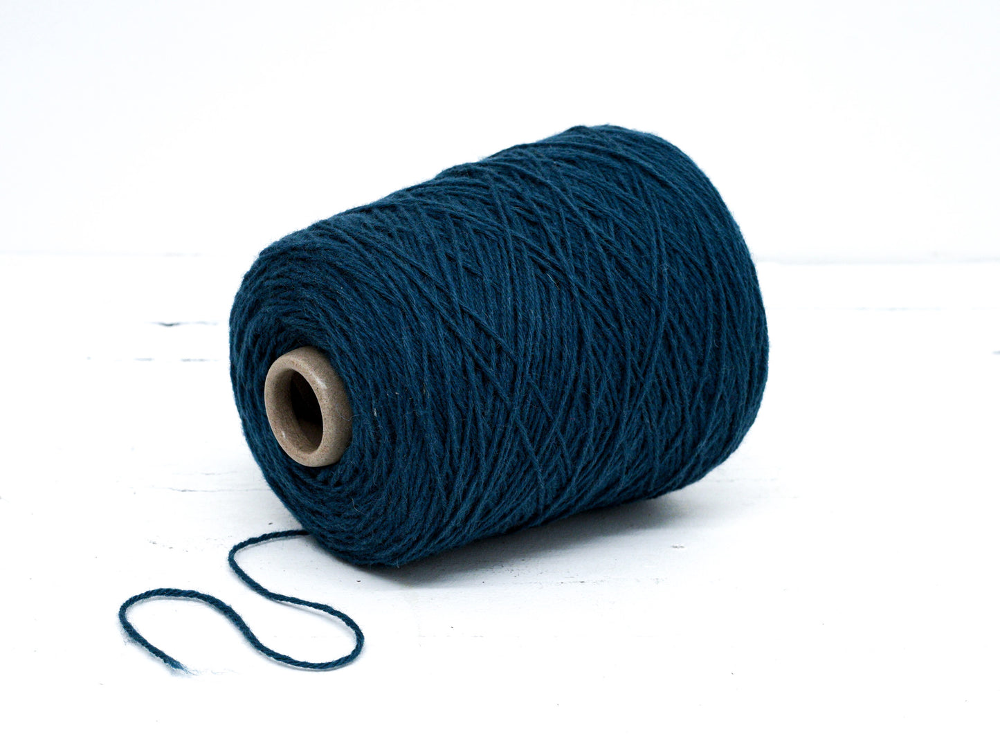 Emerald blue Carpet wool in cone - 385