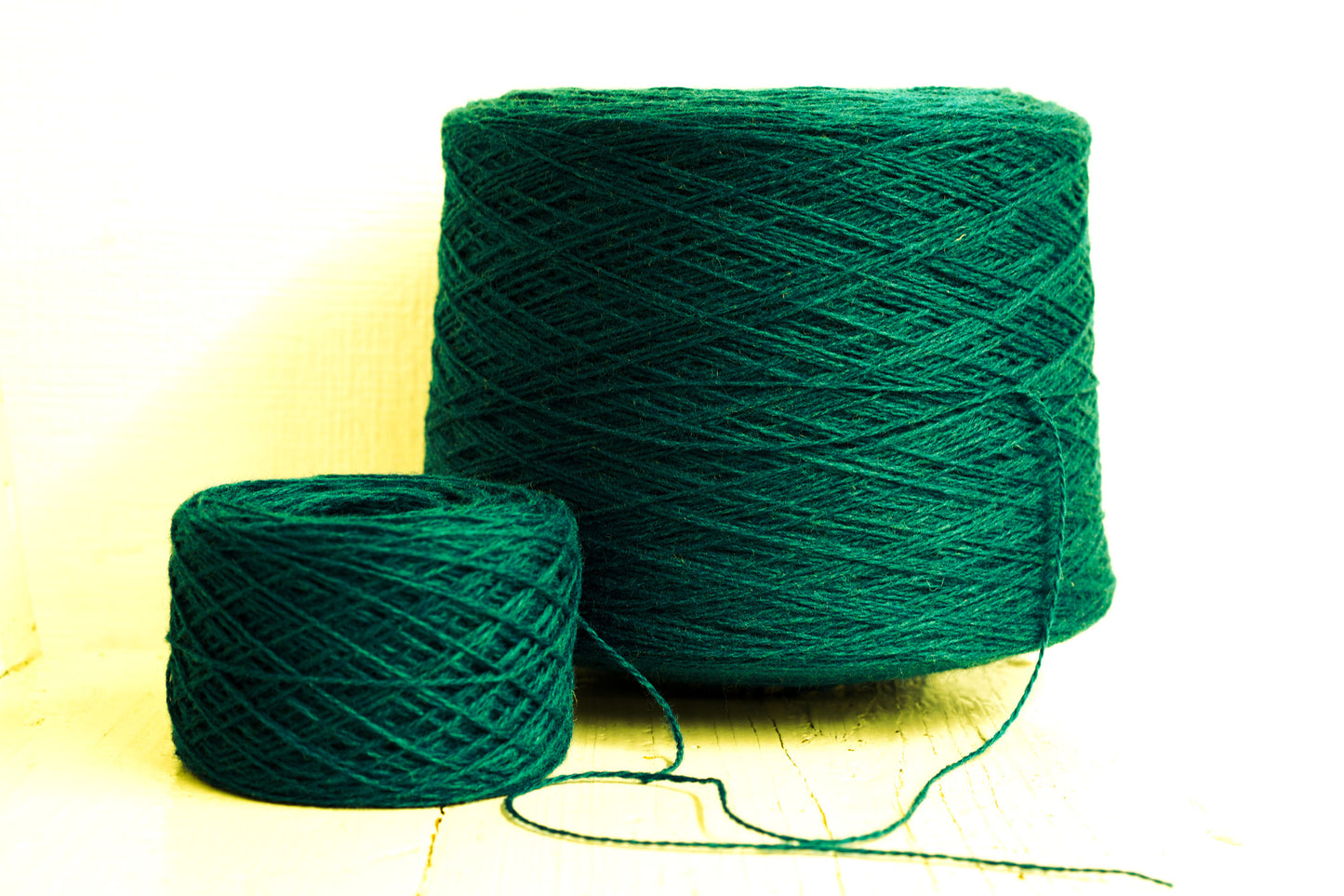 Emerald green New Zealand fingering wool - 380