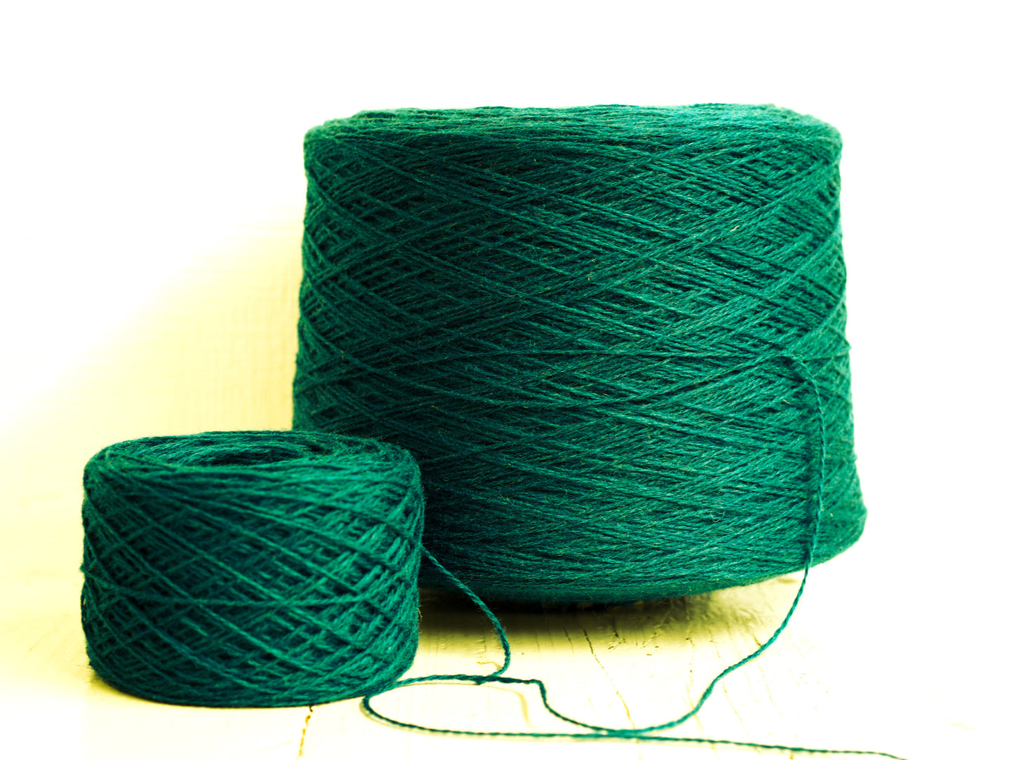 Emerald green New Zealand fingering wool - 380