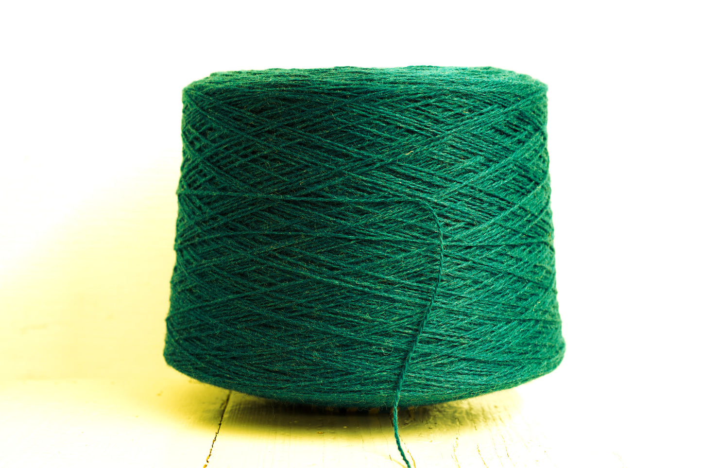 Emerald green New Zealand fingering wool - 380