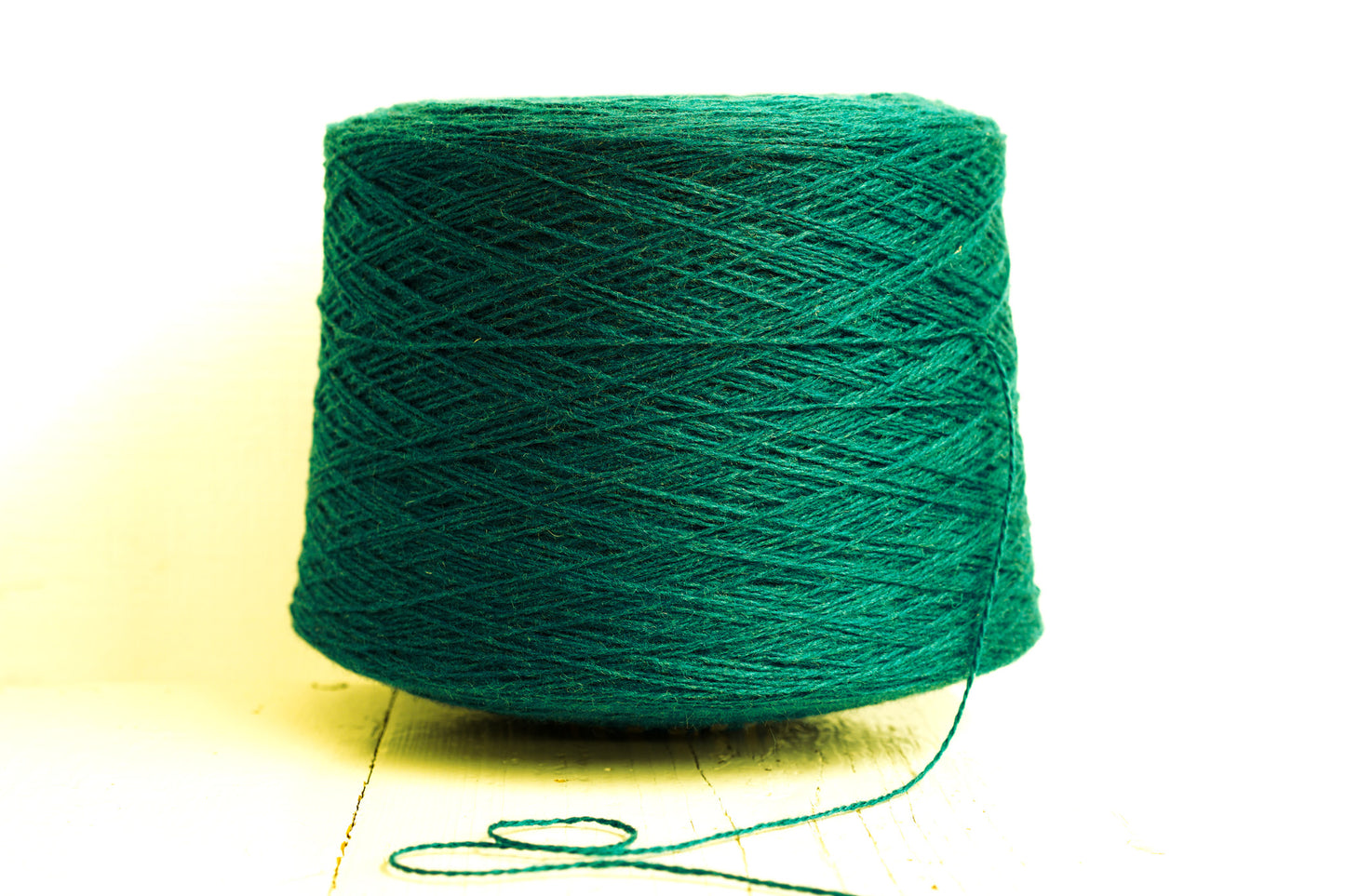 Emerald green New Zealand fingering wool - 380
