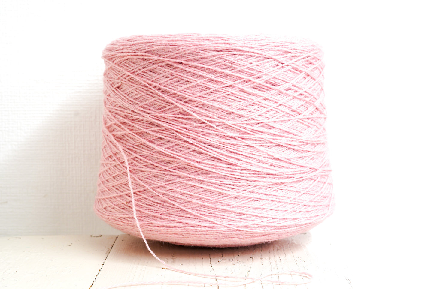 Soft rose wool in a cone - 522 color