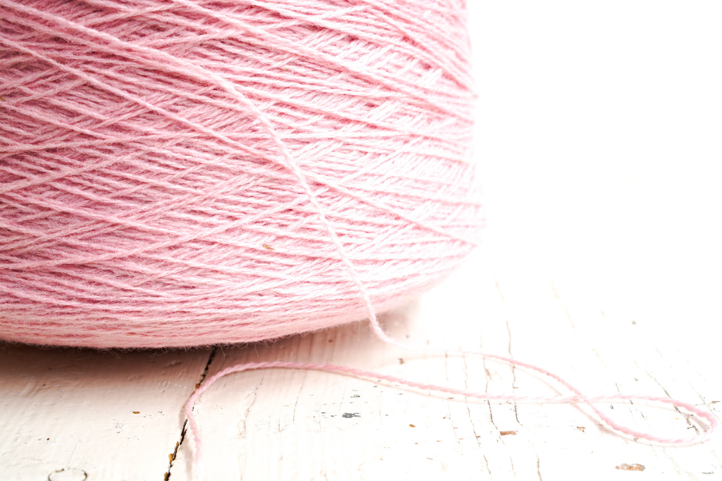 Soft rose wool in a cone - 522 color