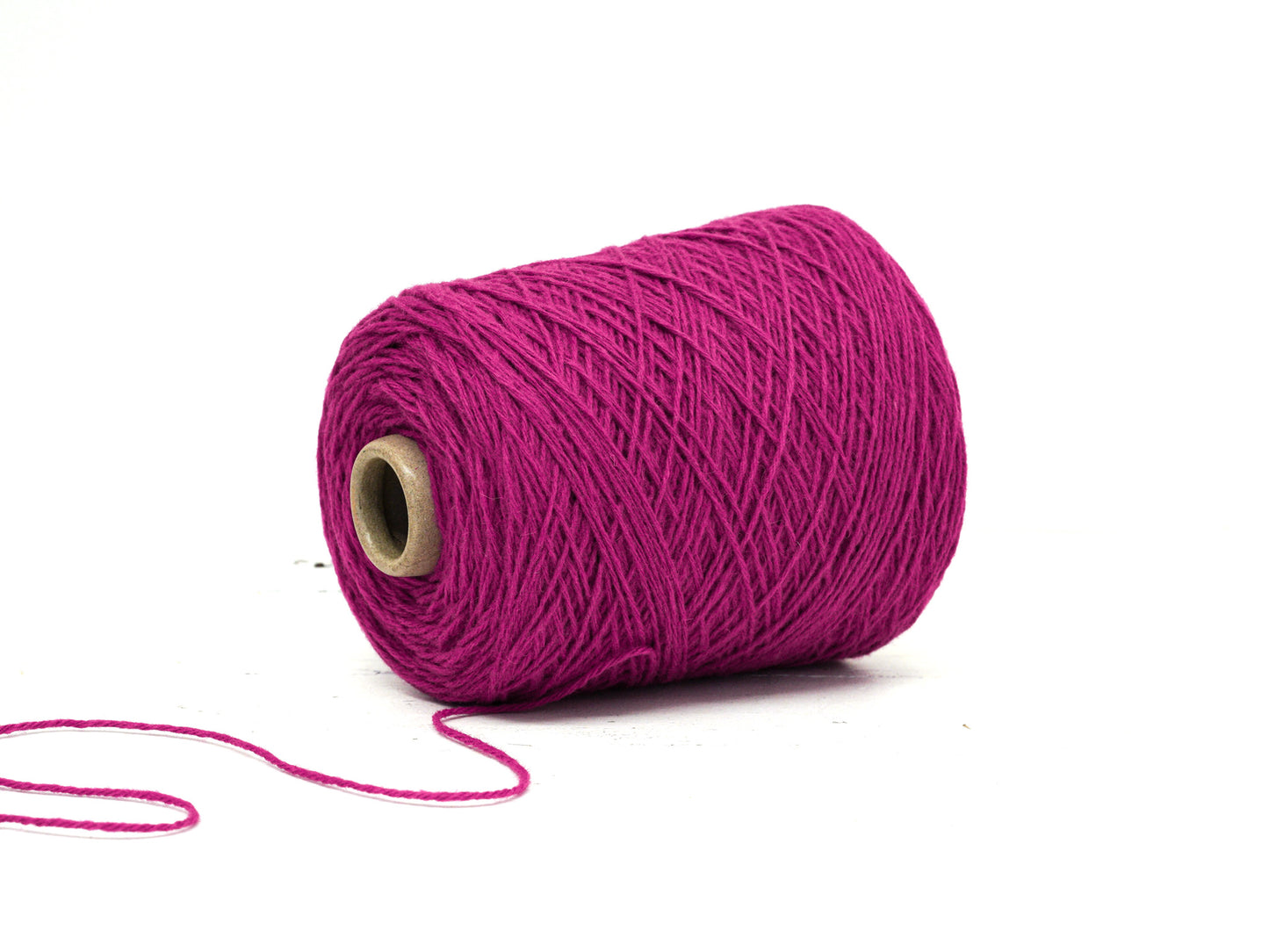 Cyclamen Carpet wool in cone - 95