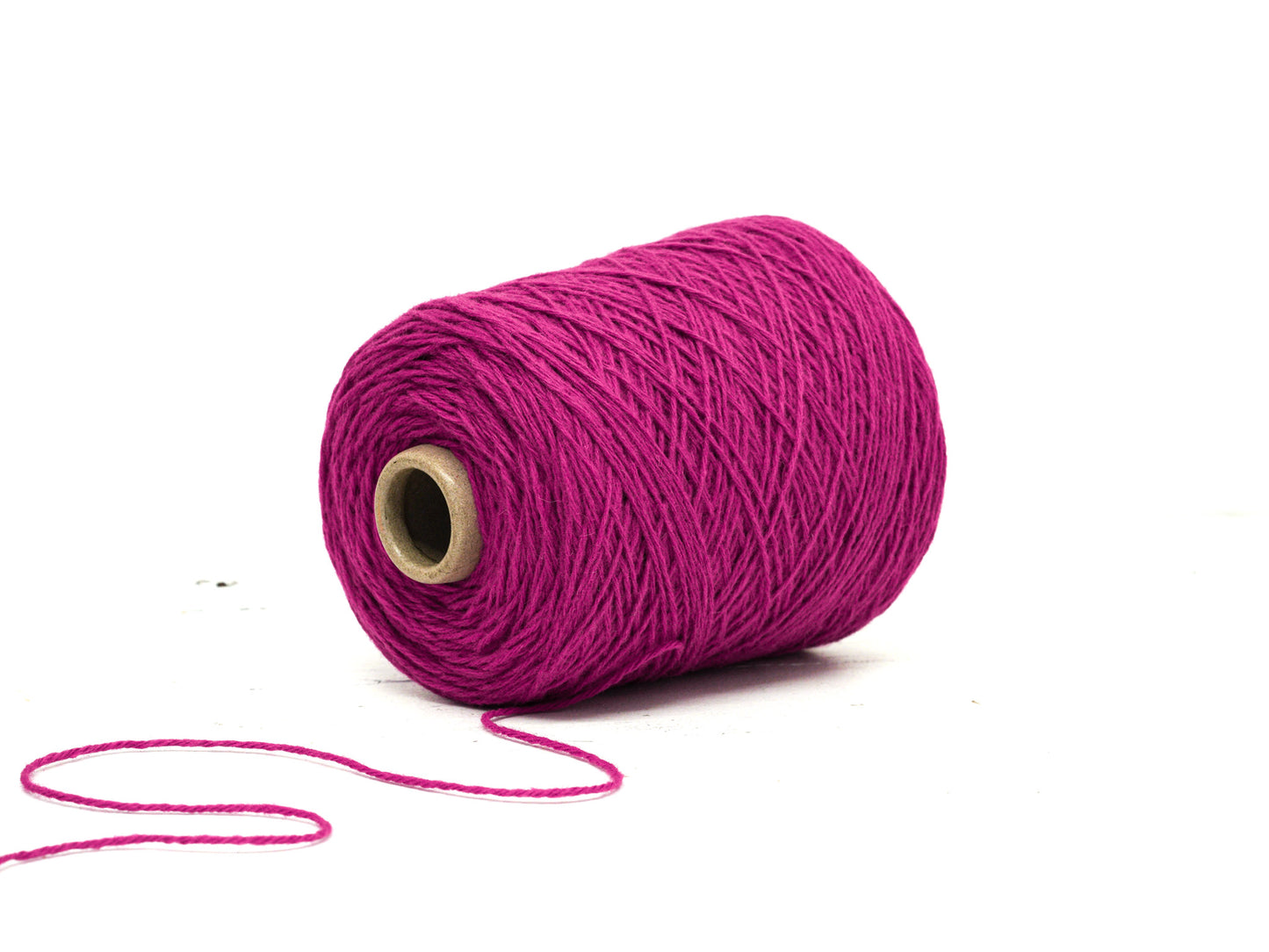 Cyclamen Carpet wool in cone - 95