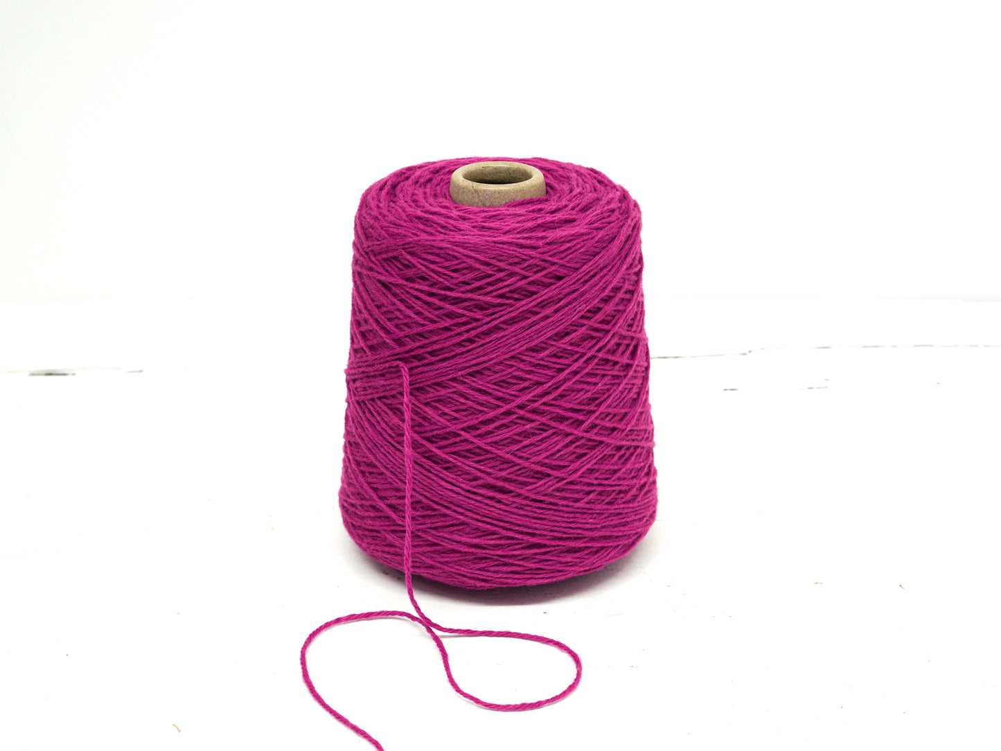 Cyclamen Carpet wool in cone - 95