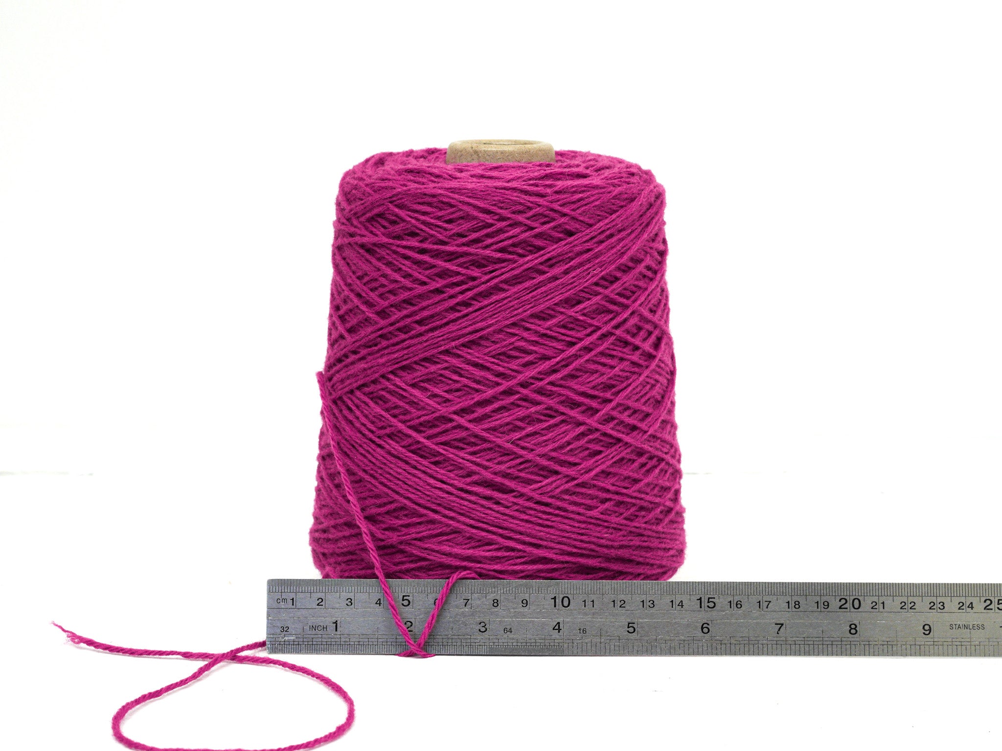 Cyclamen Carpet wool in cone - 95