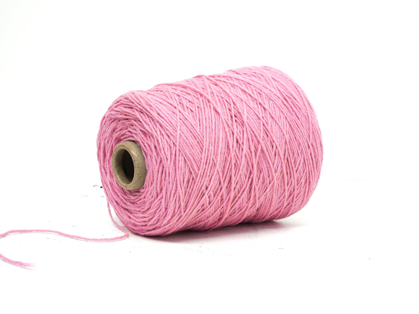 Pink 100% wool yarn for tufting gun - 42